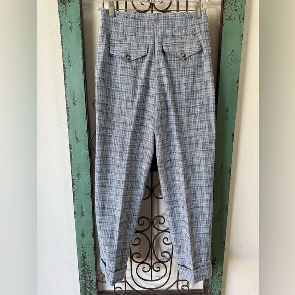 Club Monaco cotton blend trouser pant. Perfect for the office or summer date! - Picture 5 of 7